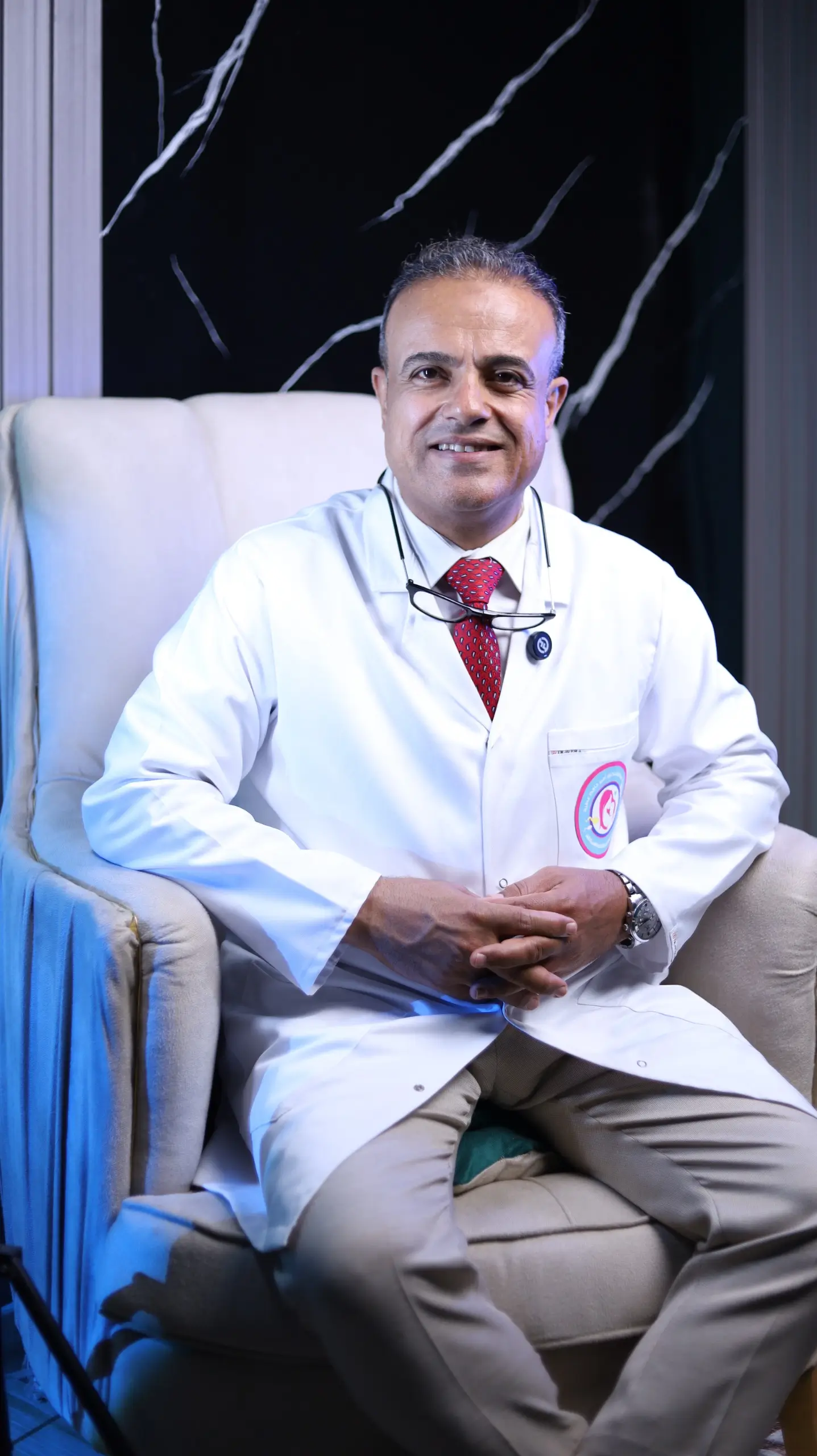 د. أمير حافظ - استشاري أمراض النساء والتوليد والحقن المجهري